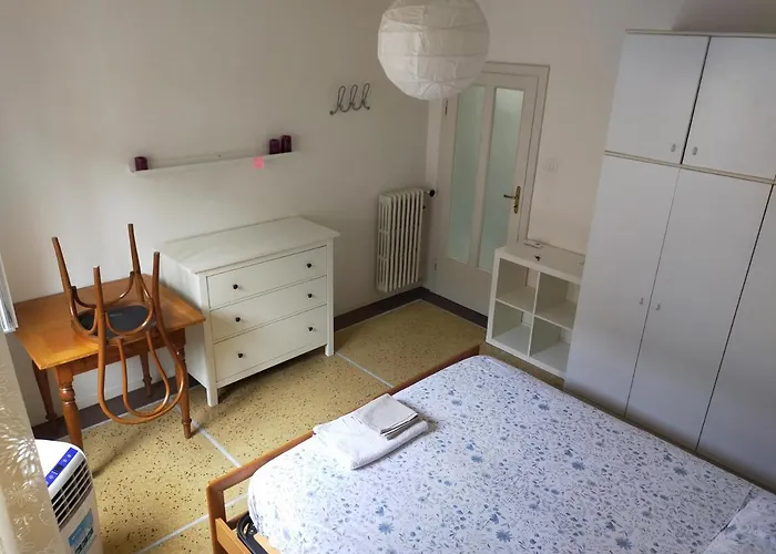 Via Borgo Di San Pietro Otel Bolonya