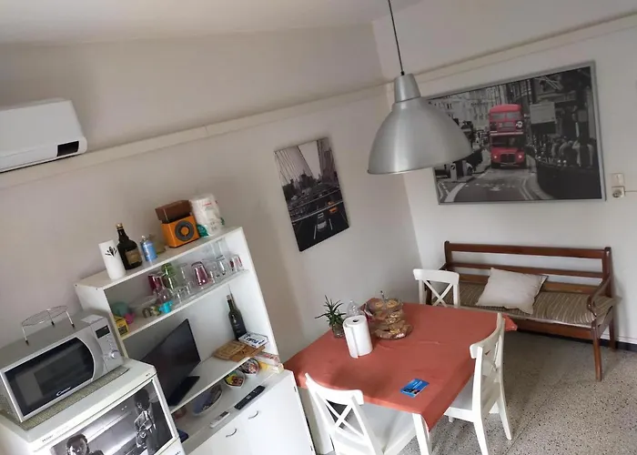 Via Borgo Di San Pietro بولونيا