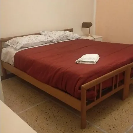 Отель Via Borgo Di San Pietro Болонья